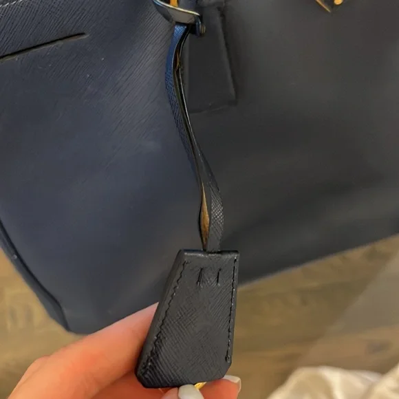 Prada bag - Picture 4 of 10